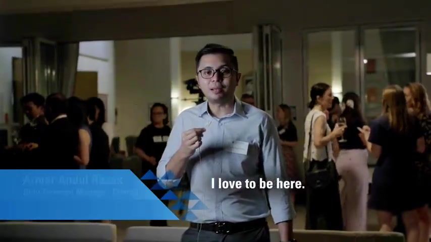 An alumnus speaks to camera at the Massey University evening in Singapore
